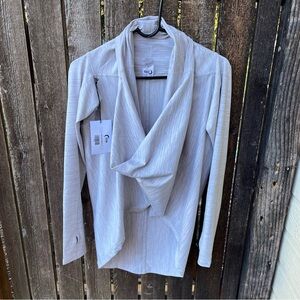 Zyia Wm’s Activewear Cream Yoga Shawl NWT Sz S